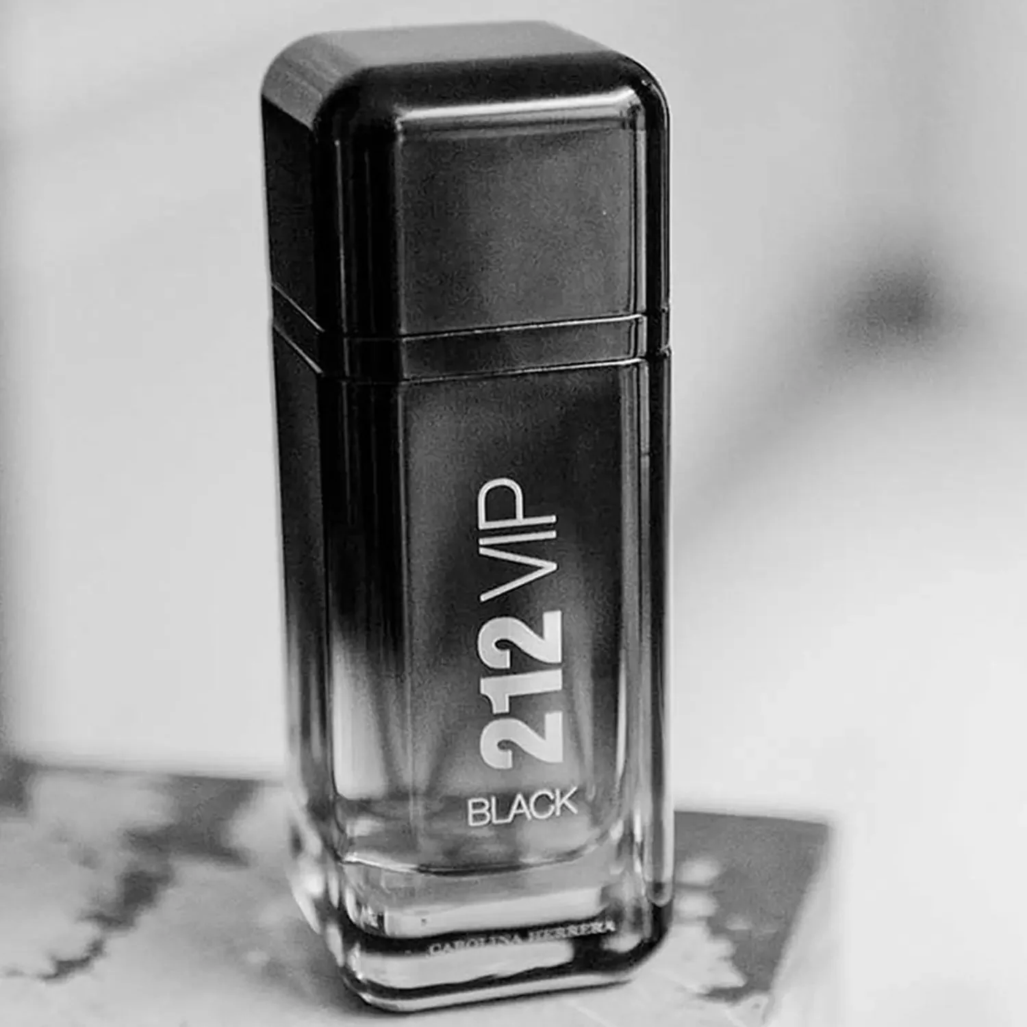 Carolina Herrera 212 VIP Black EDP Shower Gel Gift Set - Image 4