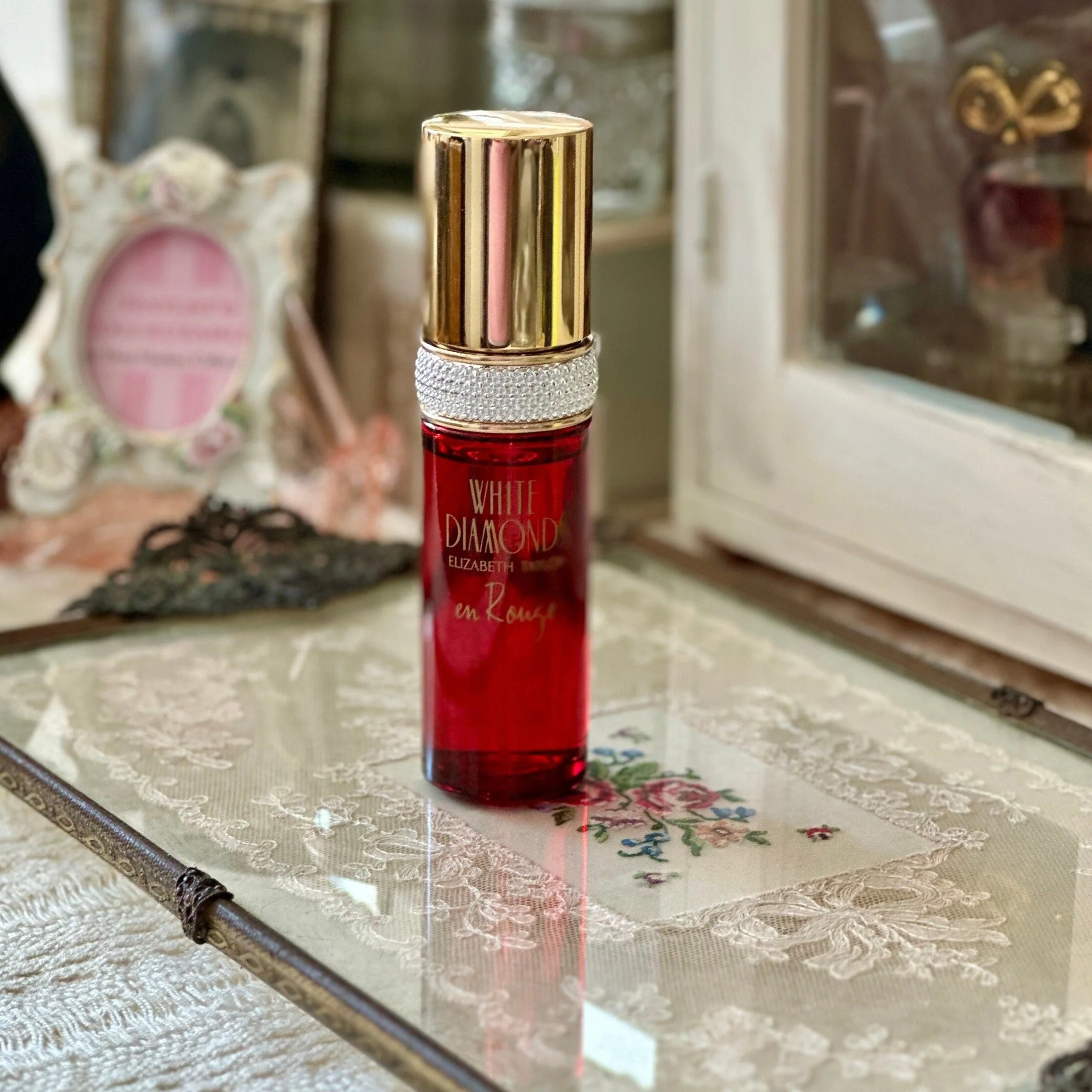 Elizabeth Taylor White Diamonds En Rouge EDT - Image 3